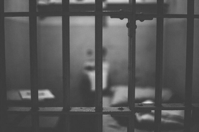 Understanding the Pros and Cons of Bail Bonds